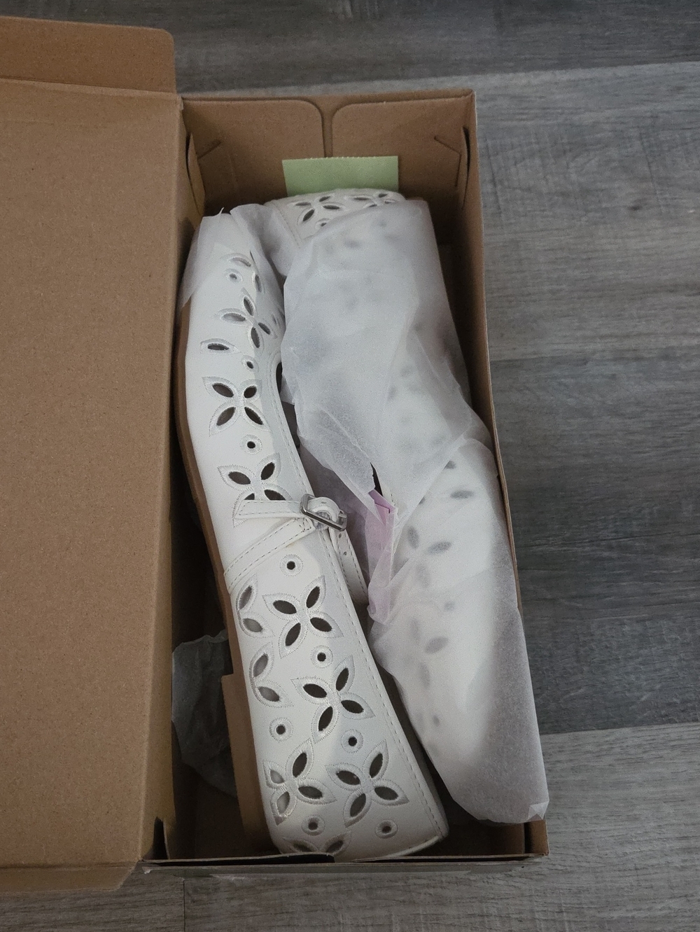 White Floral Cutout Elsa Mary Jane Flats, Size 9.5, New In Box - Picture 6 of 10